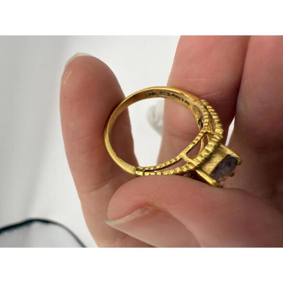 Vintage Gold-Tone Ring with Purple Gemstone Size 7.75  Lind HGE - Picture 7 of 10